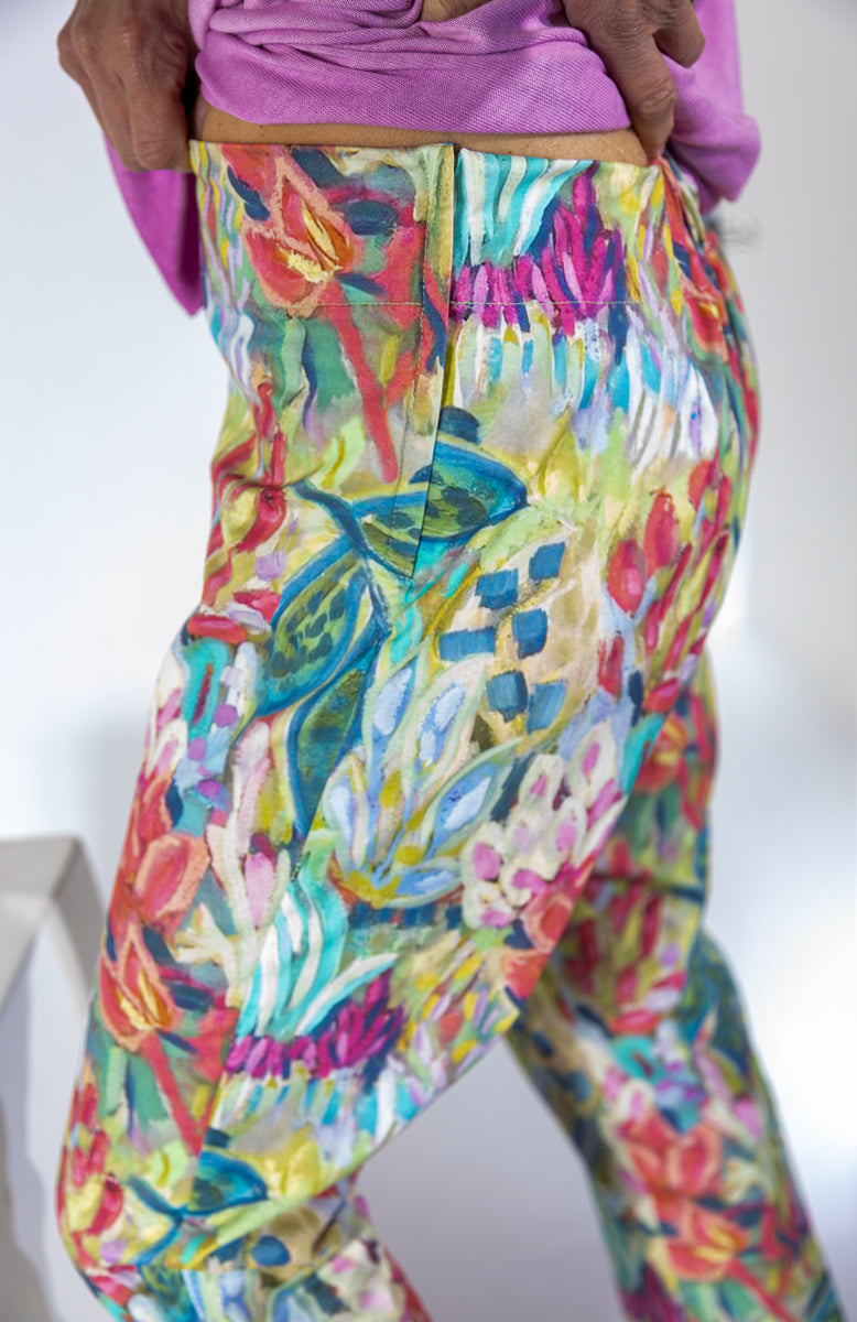 Flat Front 7/8 Pant | Vibrant Floral